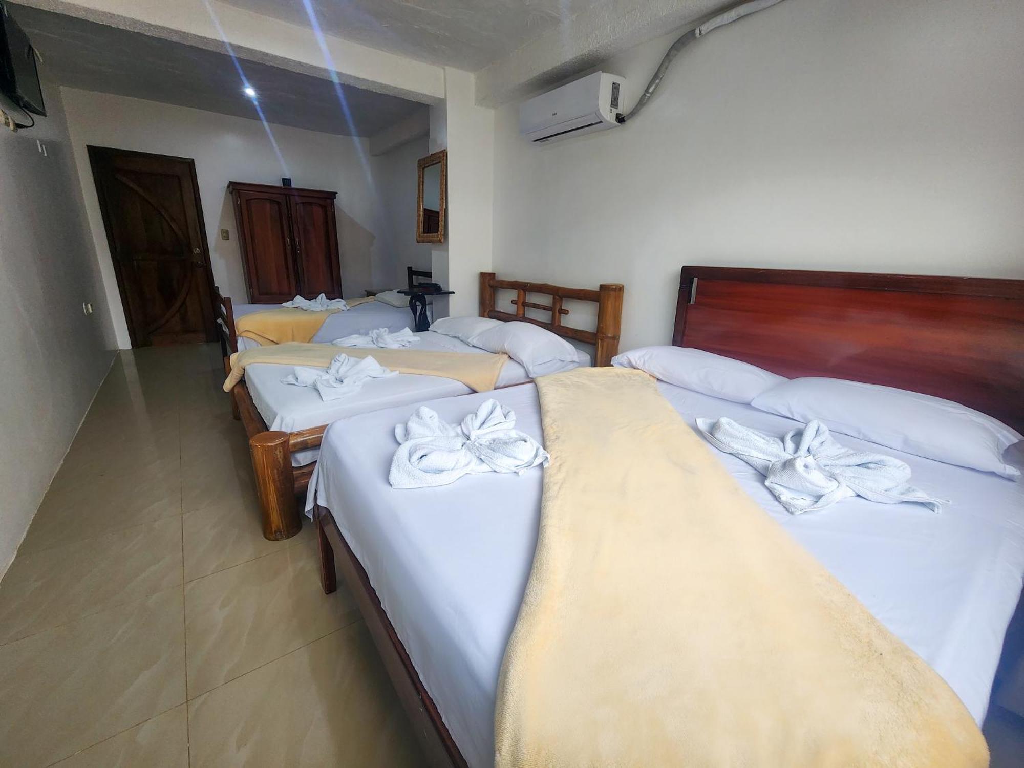 Hostal Poseidon Puerto Cayo Esterno foto