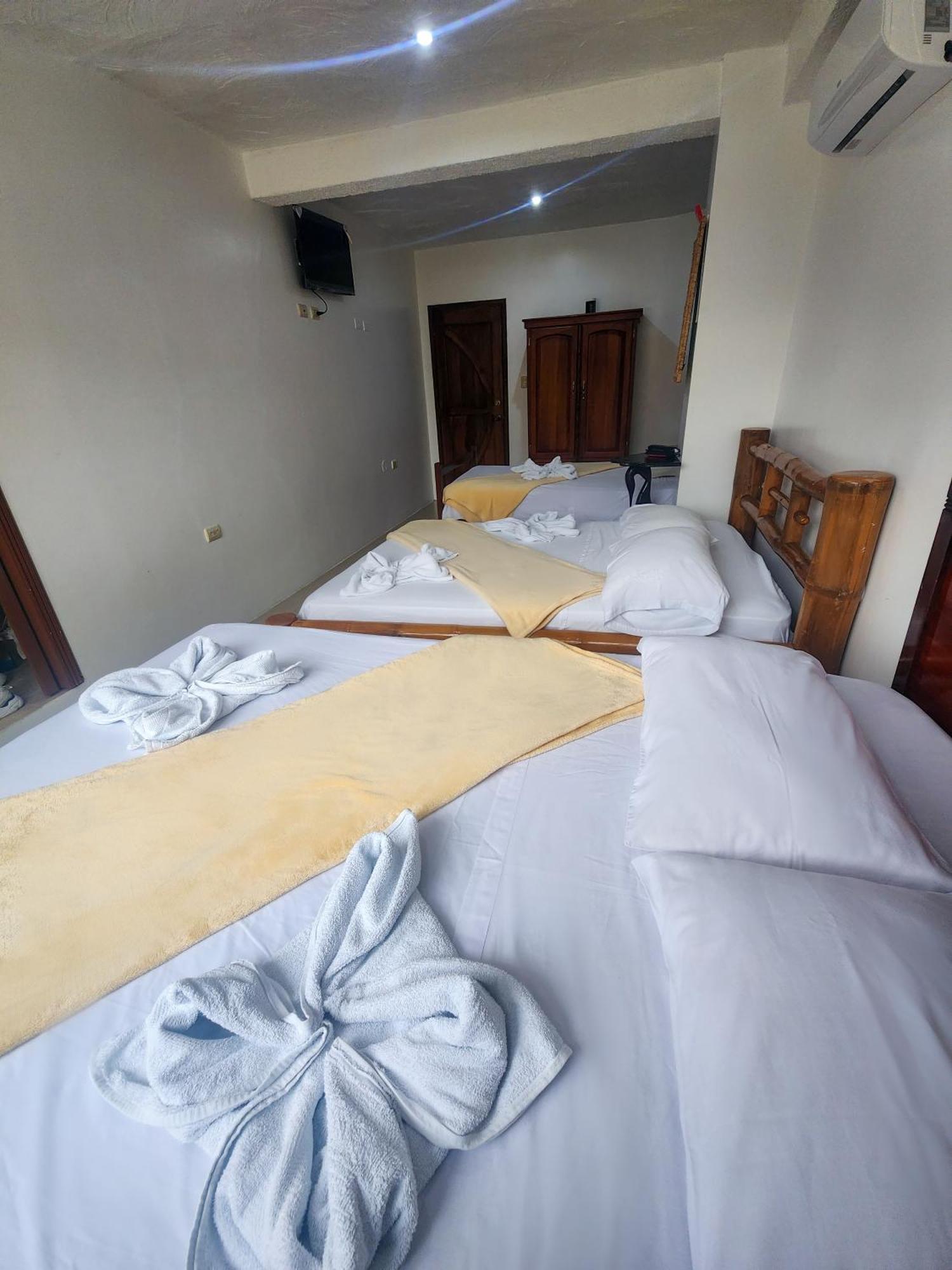 Hostal Poseidon Puerto Cayo Esterno foto