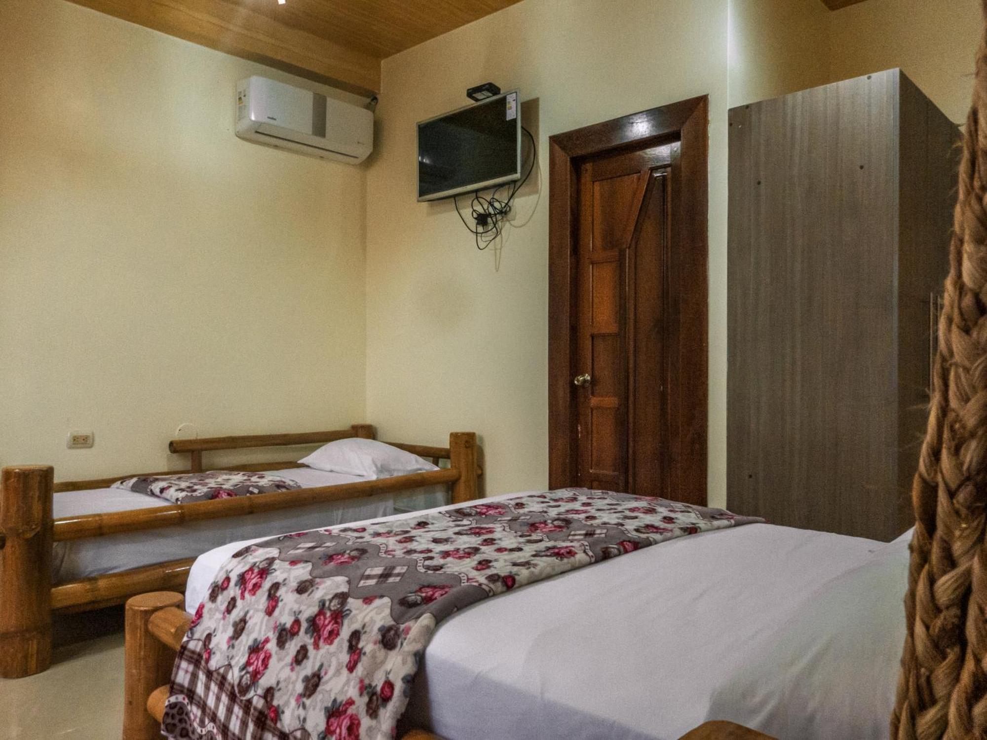 Hostal Poseidon Puerto Cayo Esterno foto