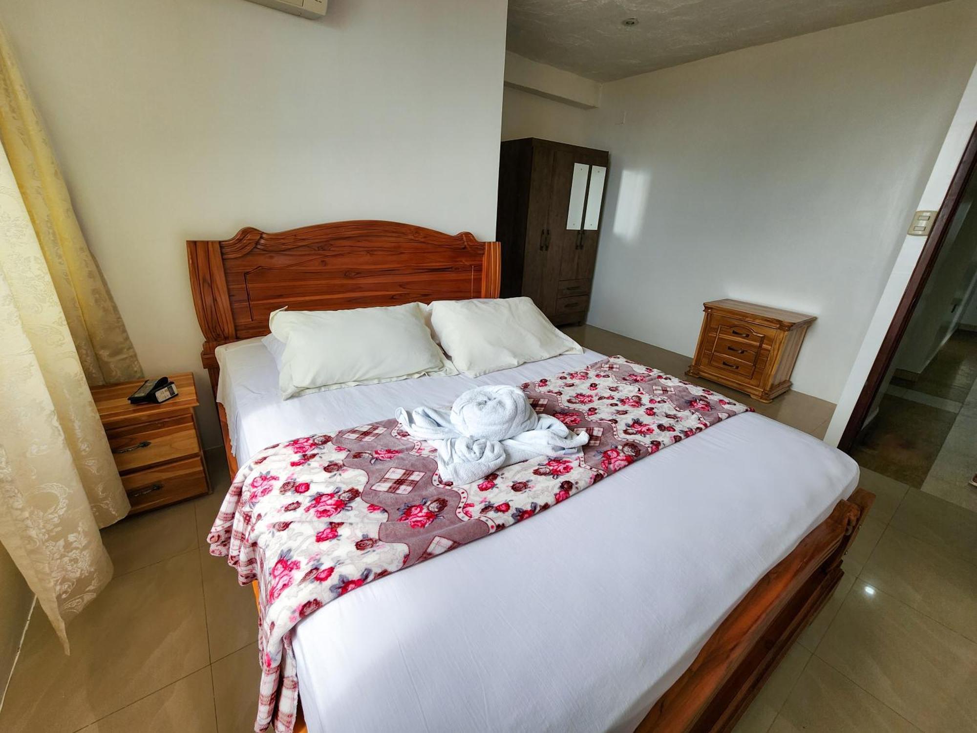 Hostal Poseidon Puerto Cayo Esterno foto